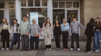 Menschenkette Innenstadt 21.03.2025 (c) Corinnna Bosselmann / COB24