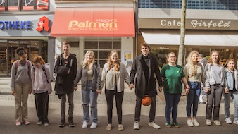 Menschenkette Innenstadt 21.03.2025 (c) Corinnna Bosselmann / COB24