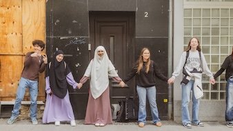 Menschenkette Innenstadt 21.03.2025 (c) Corinnna Bosselmann / COB24