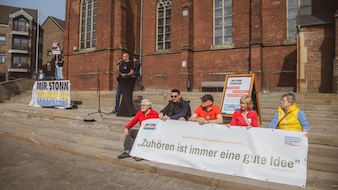 Menschenkette Innenstadt 21.03.2025 (c) Corinnna Bosselmann / COB24