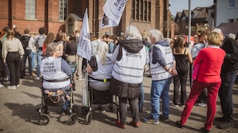 Menschenkette Innenstadt 21.03.2025 (c) Corinnna Bosselmann / COB24